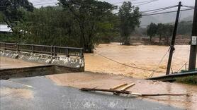 Huế: Mưa lũ liên tiếp, ba cây cầu ở Khe Tre gãy sập