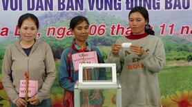 Đoàn Kinh tế - Quốc phòng 710 (Binh đoàn 15) trao bò giống tặng 34 hộ nghèo, cận nghèo