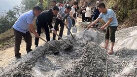 Đảng viên cao tuổi gương mẫu xây dựng nông thôn mới