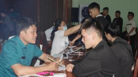 Hết khóa đào tạo nhưng còn nợ môn có được tạm hoãn gọi nhập ngũ?