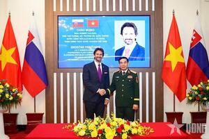 Đại tướng Phan Văn Giang hội đàm với Phó thủ tướng, Bộ trưởng Bộ Quốc phòng Slovakia