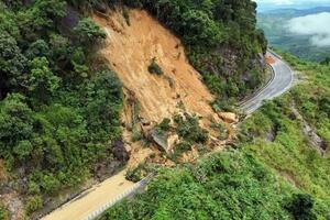 Hạ tầng giao thông thích ứng thiên tai