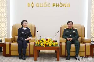 Thượng tướng Hoàng Xuân Chiến tiếp Tham tán Cảnh vụ Trung Quốc