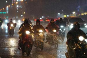 Cảnh báo mưa lớn và mưa trái mùa tại nhiều địa phương