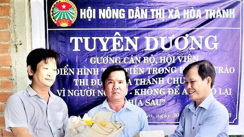 Gương nông dân giỏi làm kinh tế, hết mình với công tác từ thiện 