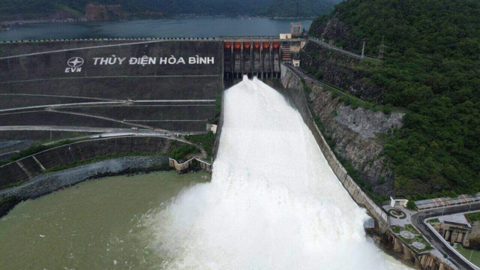 Mở một cửa xả đáy hồ thủy điện Hòa Bình vào 15 giờ ngày 14-10