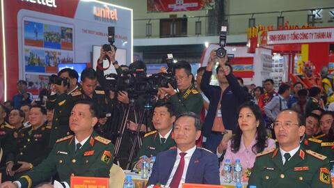 Khai mạc Hội chợ kết nối giao thương Việt Nam - Lào