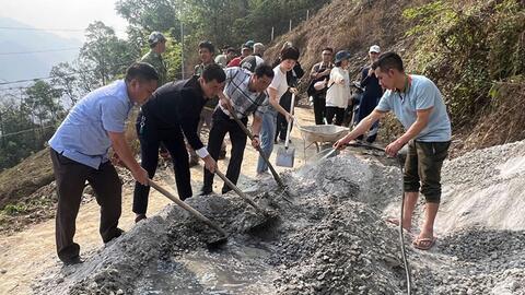 Đảng viên cao tuổi gương mẫu xây dựng nông thôn mới