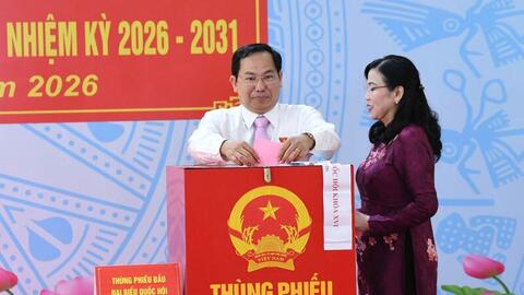 Chủ tịch Quốc hội bỏ phiếu tại đơn vị bầu cử số 5, xã Hóc Môn, TP. Hồ Chí Minh