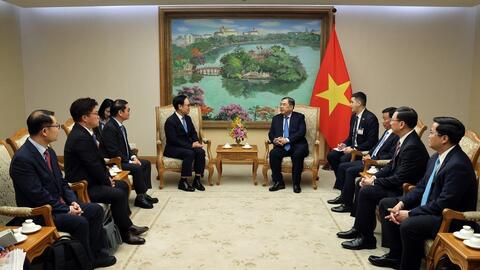 Phó Thủ tướng Thường trực Phạm Gia Túc đề nghị Hyundai Rotem mở rộng hợp tác công nghiệp đường sắt