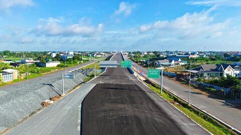 Hạ tầng mở rộng không gian phát triển cửa ngõ phía Tây TP Hồ Chí Minh