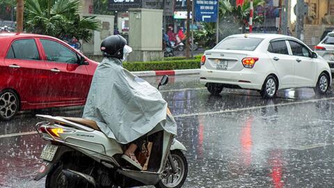 Thời tiết hôm nay (15-8): Khu vực Bắc Bộ có mưa rào và dông rải rác