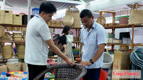 Hanoi Giftshow 2026: Kết nối tiêu thụ cho sản phẩm làng nghề