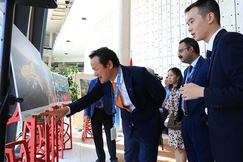 Triển lãm ảnh “Việt Nam - Bản sắc, Nhân văn và Hội nhập”