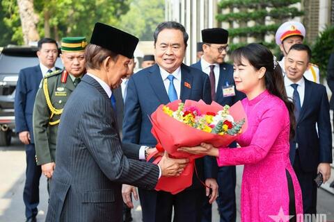 Chủ tịch Quốc hội Trần Thanh Mẫn hội kiến Quốc vương Brunei