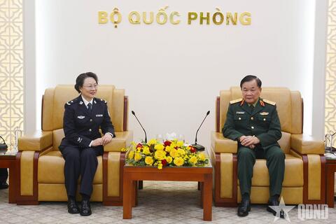 Thượng tướng Hoàng Xuân Chiến tiếp Tham tán Cảnh vụ Trung Quốc