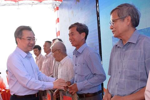 Đại tướng Phan Văn Giang dự lễ khởi công xây dựng 100 nhà phòng tránh lũ tại Đắk Lắk