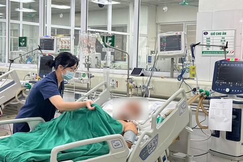 Ăn tiết canh, người đàn ông bị viêm màng não, phù não nguy kịch