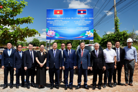 Phó Thủ tướng Thường trực Phạm Gia Túc thăm các công trình, dự án hợp tác hữu nghị Việt Nam - Lào