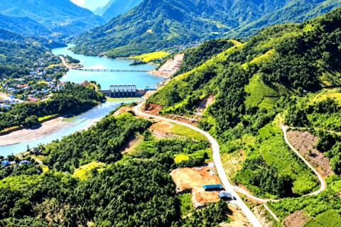 Tăng kết nối giao thông vùng cao Lào Cai