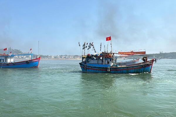 Ngư dân Quảng Ngãi chủ động thích ứng khi giá dầu tăng cao