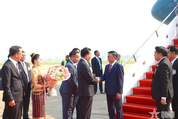 Thường trực Ban Bí thư Trần Cẩm Tú bắt đầu chuyến thăm chính thức Lào