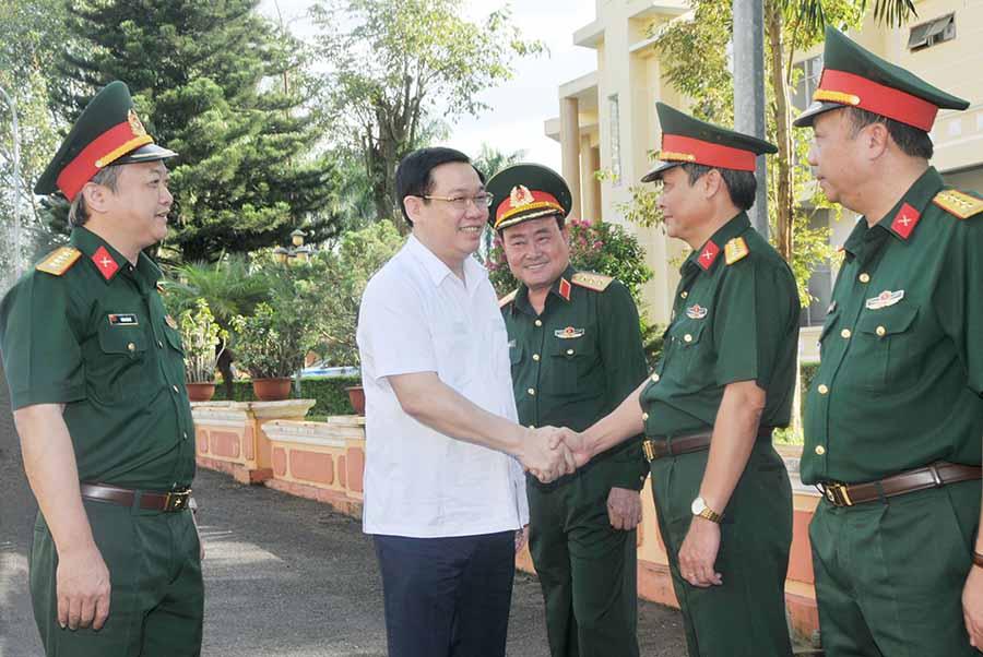 Ủy viên Bộ Chính trị, Phó Thủ tướng Chính phủ Vương Đình Huệ (nay là Bí thư Thành ủy Hà Nội) thăm và làm việc tại Binh đoàn 15 ngày 15-9-2019. Ảnh: V.H