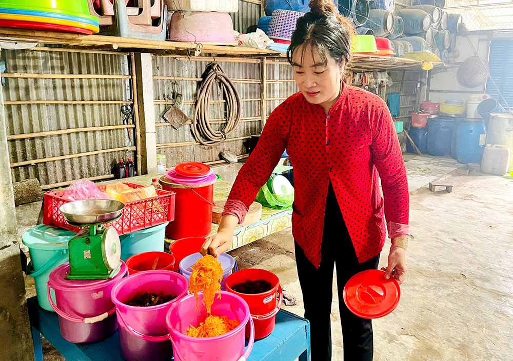 Nhờ công thức riêng, cơ sở mắm Chín Ngón chinh phục được thị trường.