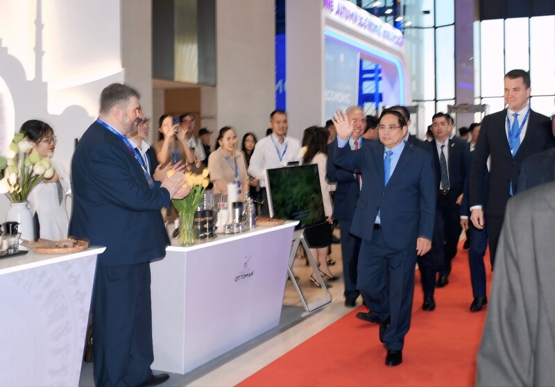 Thủ tướng Phạm Minh Chính dự Phiên khai mạc và Phiên toàn thể trong khuôn khổ Diễn đàn Kinh tế mùa Thu, sáng ngày 26/11. Ảnh: Thanh Minh.