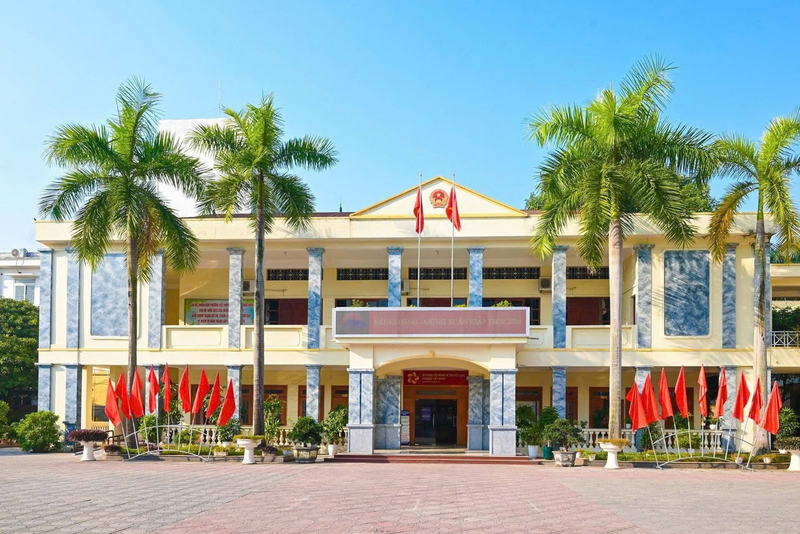 Trụ sở Đảng ủy - HĐND - UBND phường Việt Hưng, quận Long Biên, Hà Nội (trước sáp nhập) là 1 trong số 7 trụ sở dôi dư sau sắp xếp đơn vị hành chính cấp xã và thực hiện chính quyền địa phương hai cấp. Ảnh: UBND phường Việt Hưng.