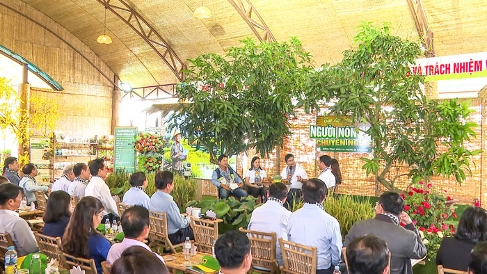 Tọa đàm là nơi người nông dân trở thành nhân vật trung tâm, trực tiếp chia sẻ câu chuyện sản xuất, kinh nghiệm thị trường.