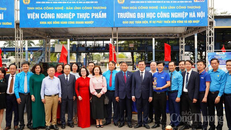 Thứ trưởng Nguyễn Sinh Nhật Tân dự lễ phát động Tháng Công nhân năm 2026 - 7