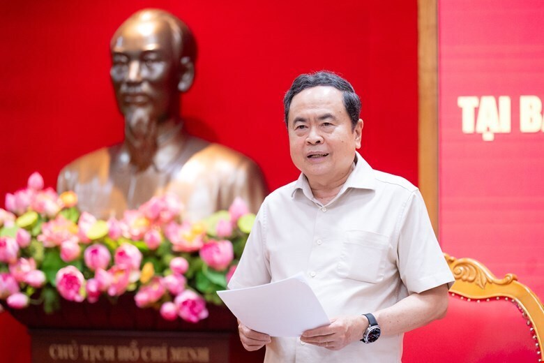 Chủ tịch Quốc hội đề nghị Ban Thường vụ Đảng ủy các cơ quan Đảng Trung ương phải gương mẫu, tiên phong, đi đầu, phát huy vai trò tham mưu chiến lược quan trọng của Trung ương. Ảnh: Quochoi.vn