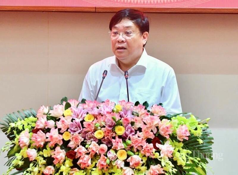 Ông Phạm Thành Ngại - Chủ tịch UBND tỉnh Đồng Tháp, báo cáo tại buổi làm việc.