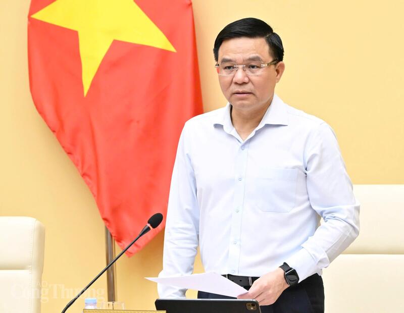 Bộ trưởng Bộ Công Thương Lê Mạnh Hùng phát biểu tại buổi làm việc. Ảnh: Cấn Dũng