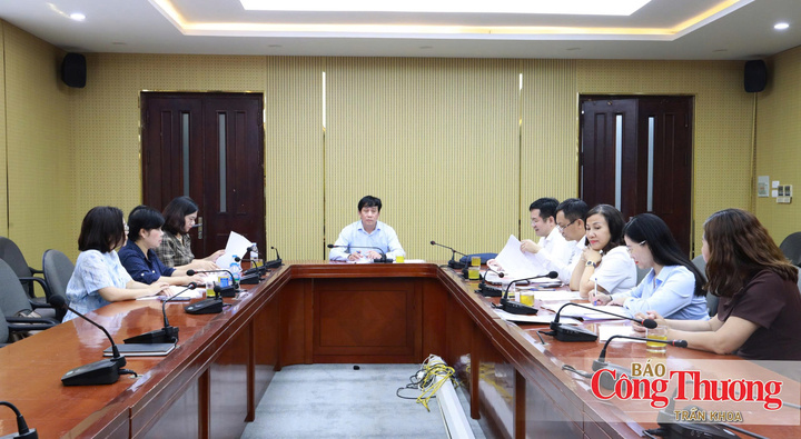 Hội đồng sơ khảo Cuộc thi chính luận về bảo vệ nền tảng tư tưởng của Đảng trong ngành Công Thương năm 2026 họp và kết luận vòng chấm sơ khảo.