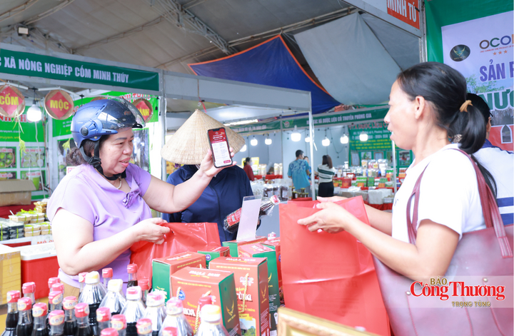 Với tư cách là đơn vị đăng cai, Hà Tĩnh không chỉ chuẩn bị chu đáo về mặt không gian tổ chức mà còn mang đến hội chợ quy mô lên tới 60 gian hàng.
