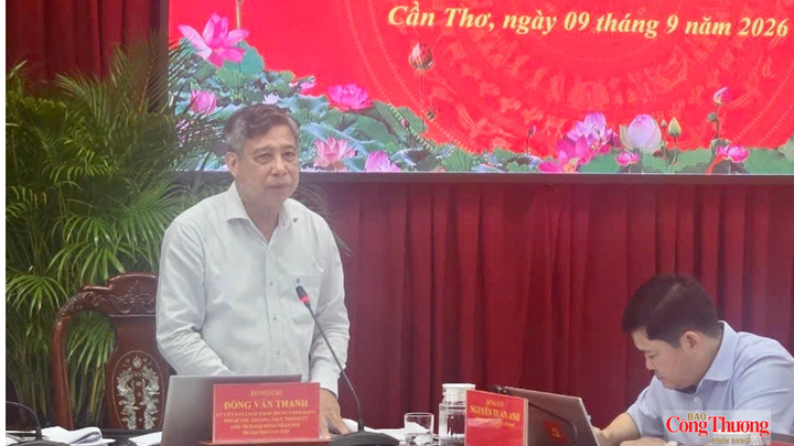 Ông Đồng Văn Thanh - Chủ tịch HĐND thành phố, Phó trưởng Ban Chỉ đạo về phát triển khoa học, công nghệ, đổi mới sáng tạo và chuyển đổi số TP. Cần Thơ, phát biểu tại hội nghị.