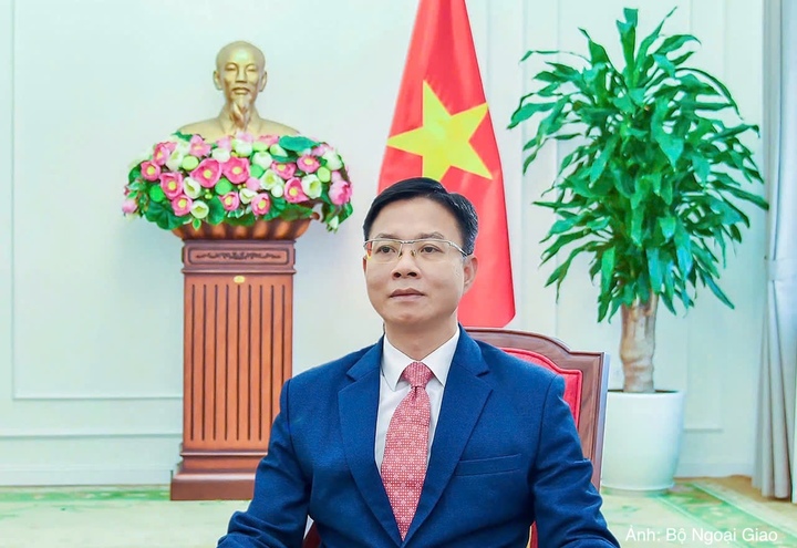 Thứ trưởng Bộ Ngoại giao, Chủ tịch Ủy ban Quốc gia UNESCO Việt Nam Ngô Lê Văn
