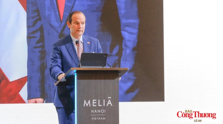 Bộ trưởng Bộ Ngoại giao Panama Javier Eduardo Martínez-Acha.