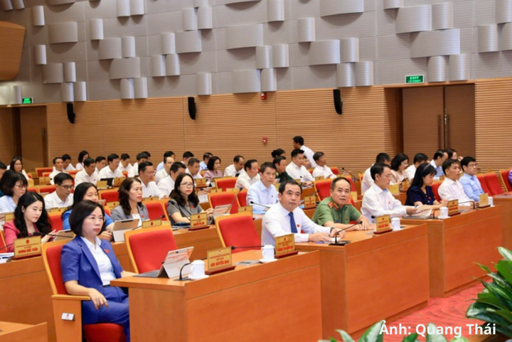 Các đại biểu dự khai mạc kỳ họp.