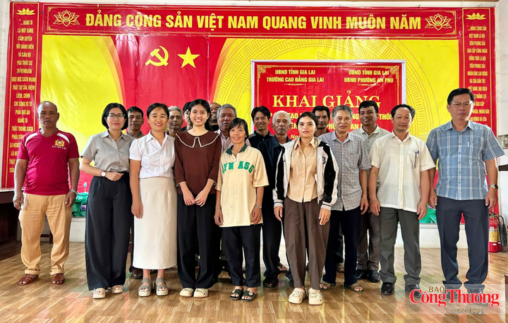 Lớp đào tạo nghề trồng rau an toàn chủ yếu là người đồng bào dân tộc thiểu số đang sinh sống tại địa phương.