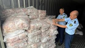 Lào Cai thu giữ hơn 1,5 tấn chân gà không rõ nguồn gốc