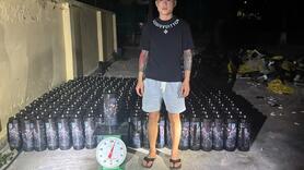Đồn biên phòng Cửa khẩu Hoành Mô bắt giữ đối tượng vận chuyển 384 bình khí N20