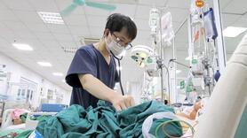 Sau mưa lũ, nhiều bệnh nhân biến chứng nặng do nhiễm khuẩn vàng da