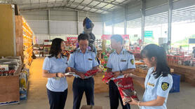 Quản lý thị trường Lào Cai xử lý gần 900 vụ vi phạm năm 2025