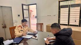 Hà Nội: Xử phạt tài xế xe đầu kéo chở ống cống chằng buộc không bảo đảm an toàn