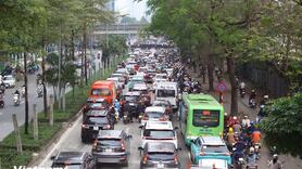 Ngày đầu làm việc sau Tết, đường phố Hà Nội không ùn ứ như lo lắng