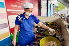Đến Co.opmart ăn bánh xèo miền Tây