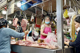 Giá thịt heo tăng, siêu thị vào cuộc bình ổn